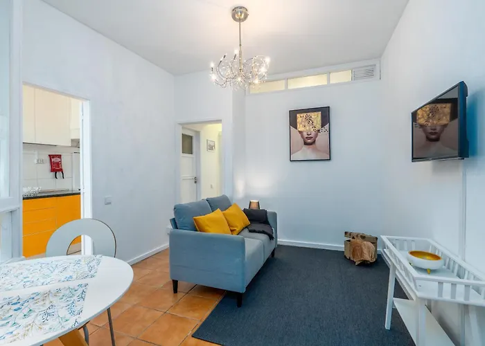 Opo Bolhao Flats By Destiny *